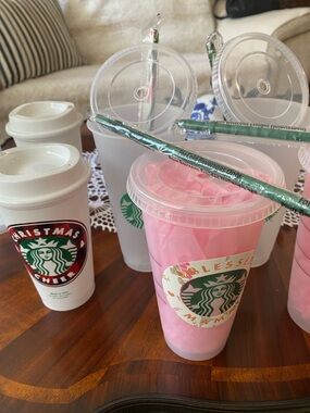 Starbucks, reusable cups and bottles